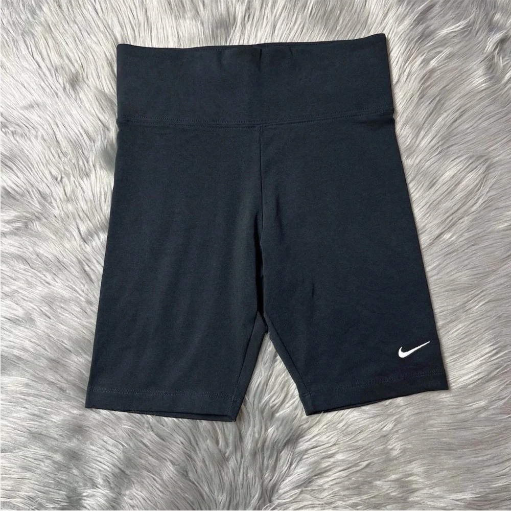 Nike Women’s Essential Black Bike Shorts Size Small